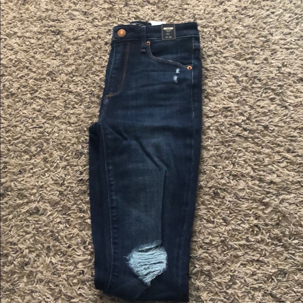 (NEW) Abercrombie & Fitch Ripped Denim Jeans